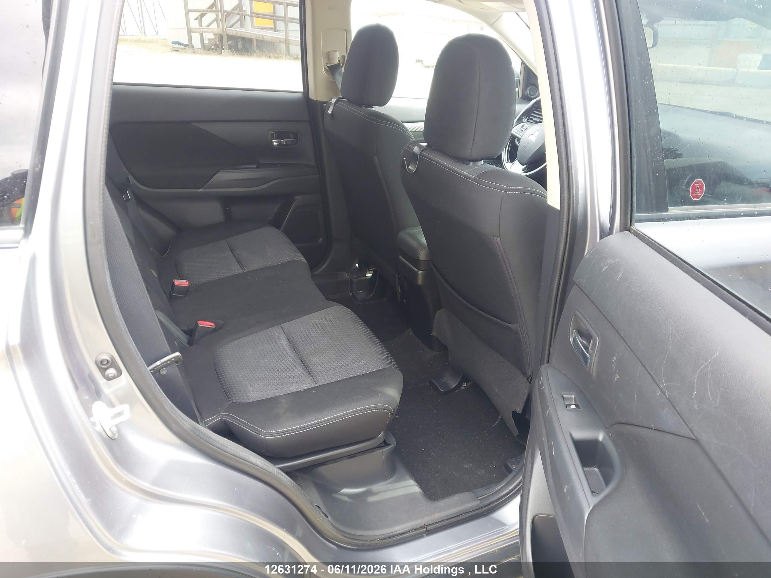 MITSUBISHI OUTLANDER image 8