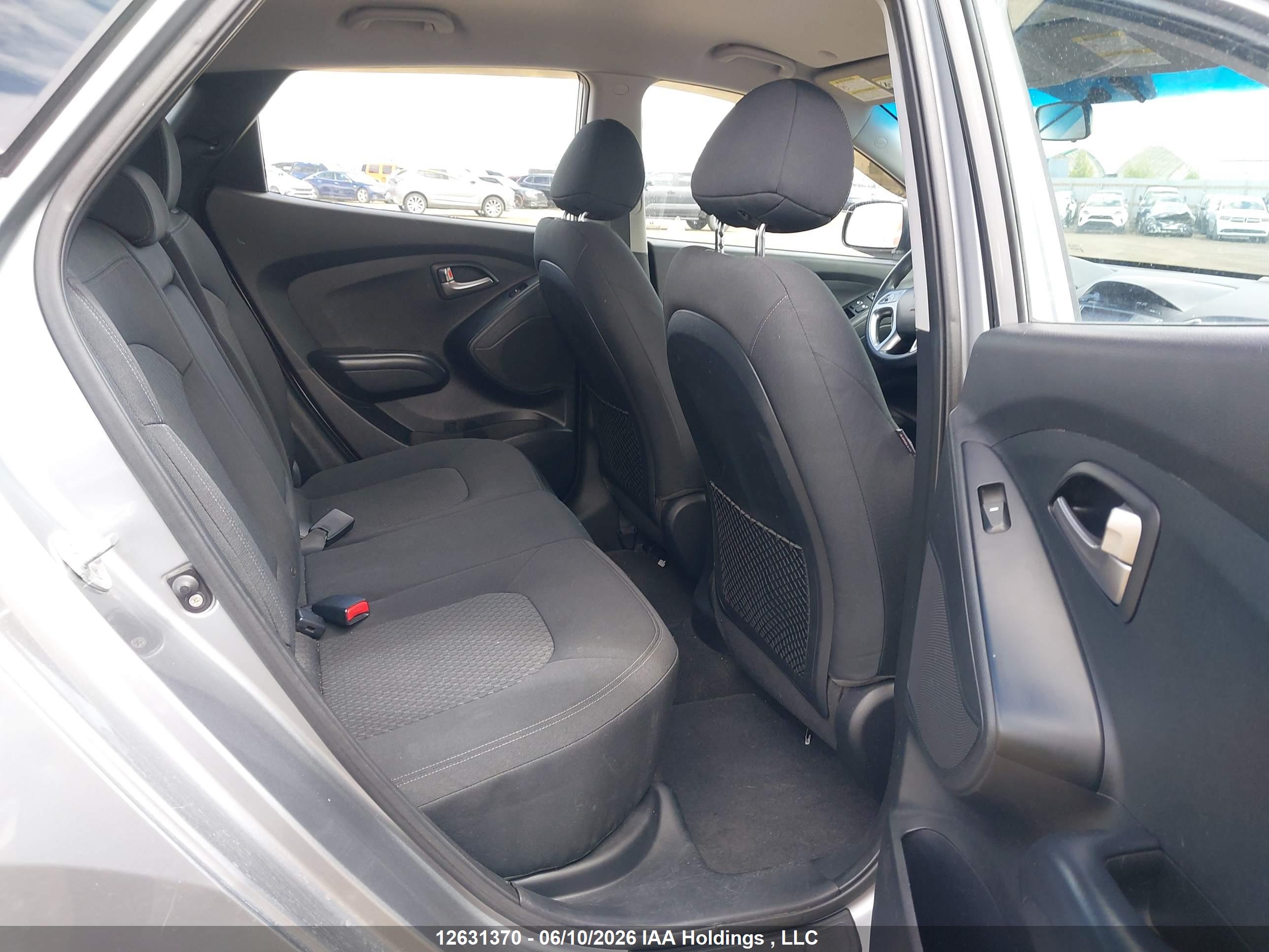 HYUNDAI TUCSON image 8