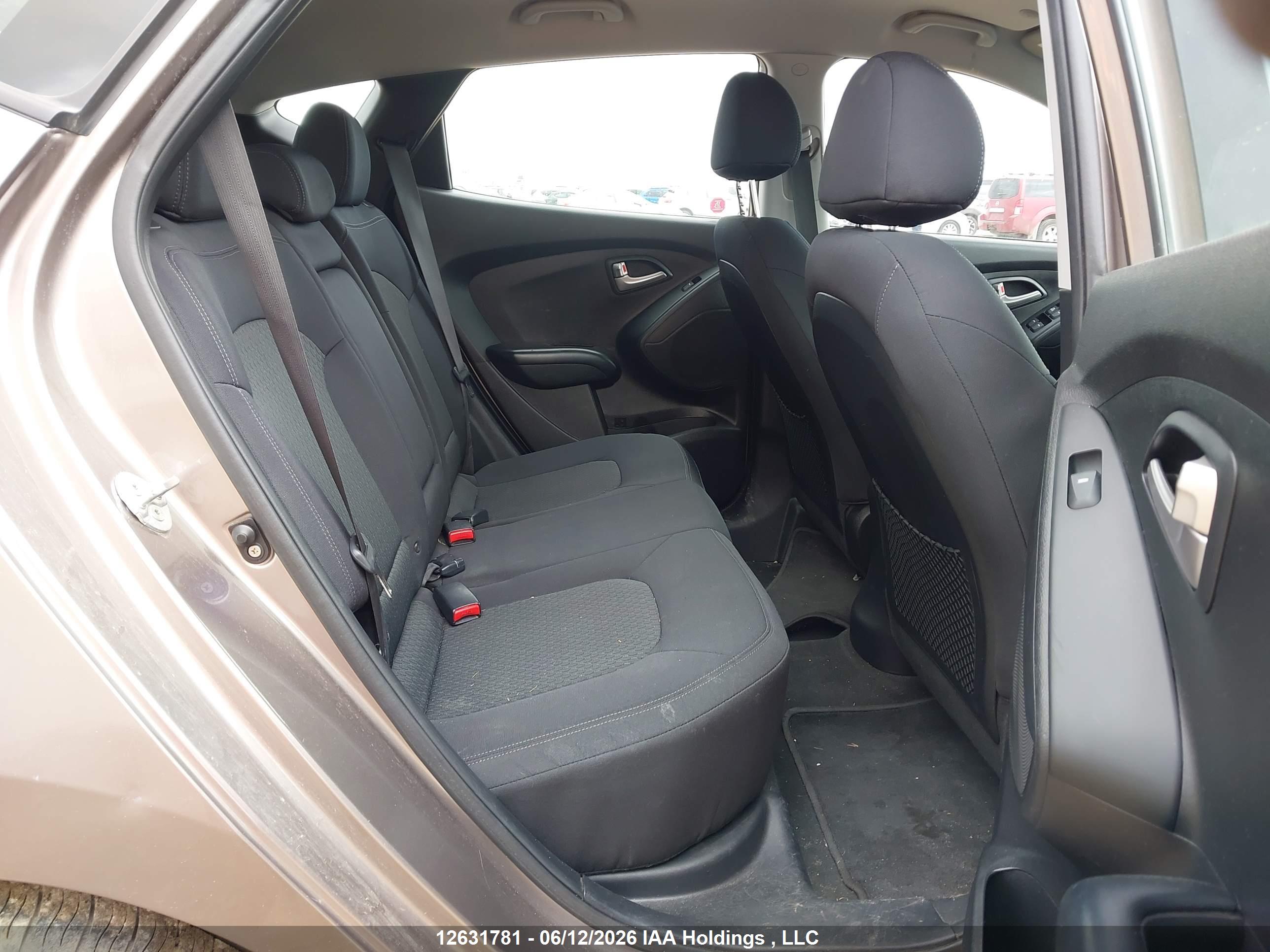 HYUNDAI TUCSON image 8