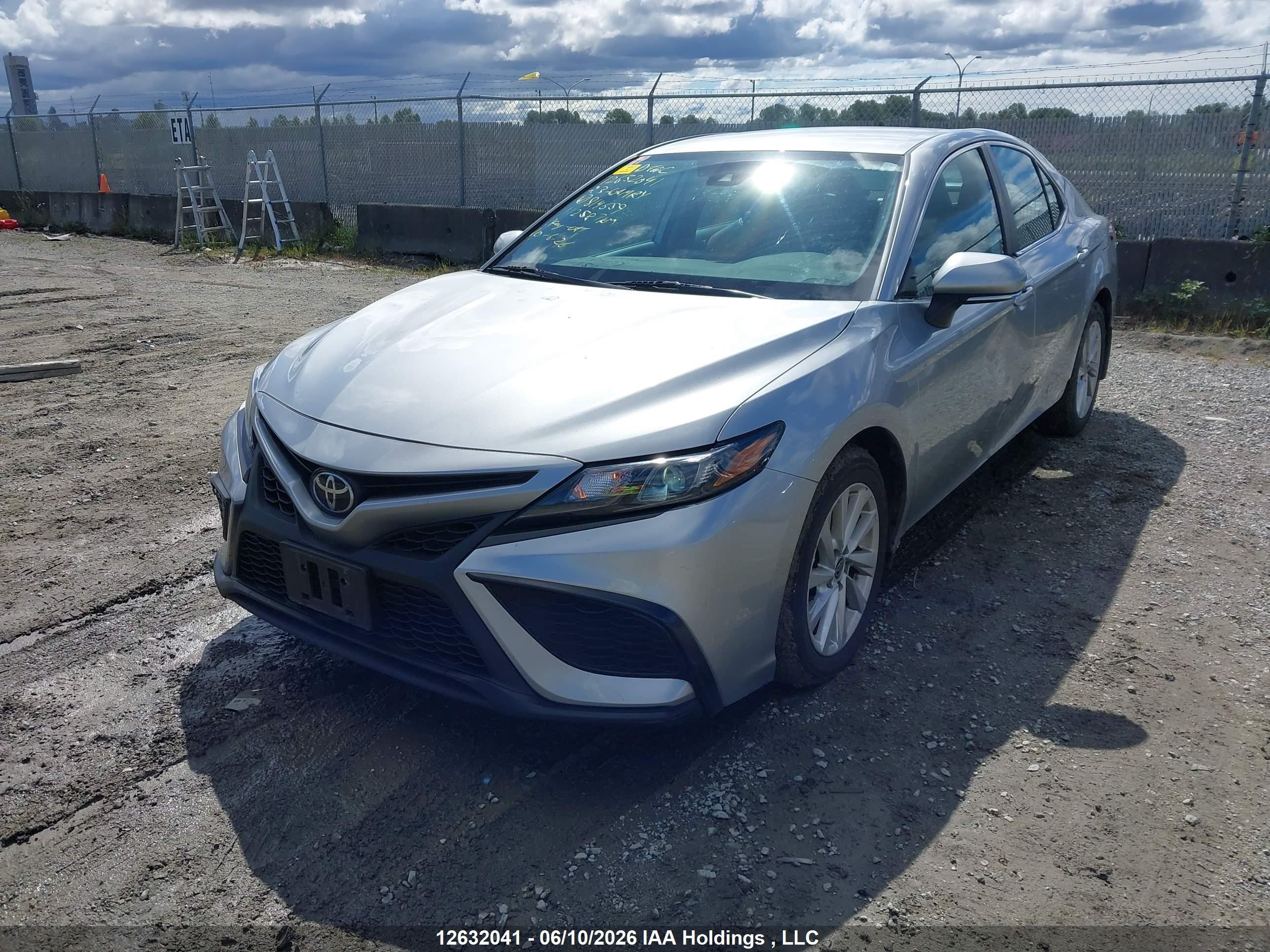 TOYOTA CAMRY image 2