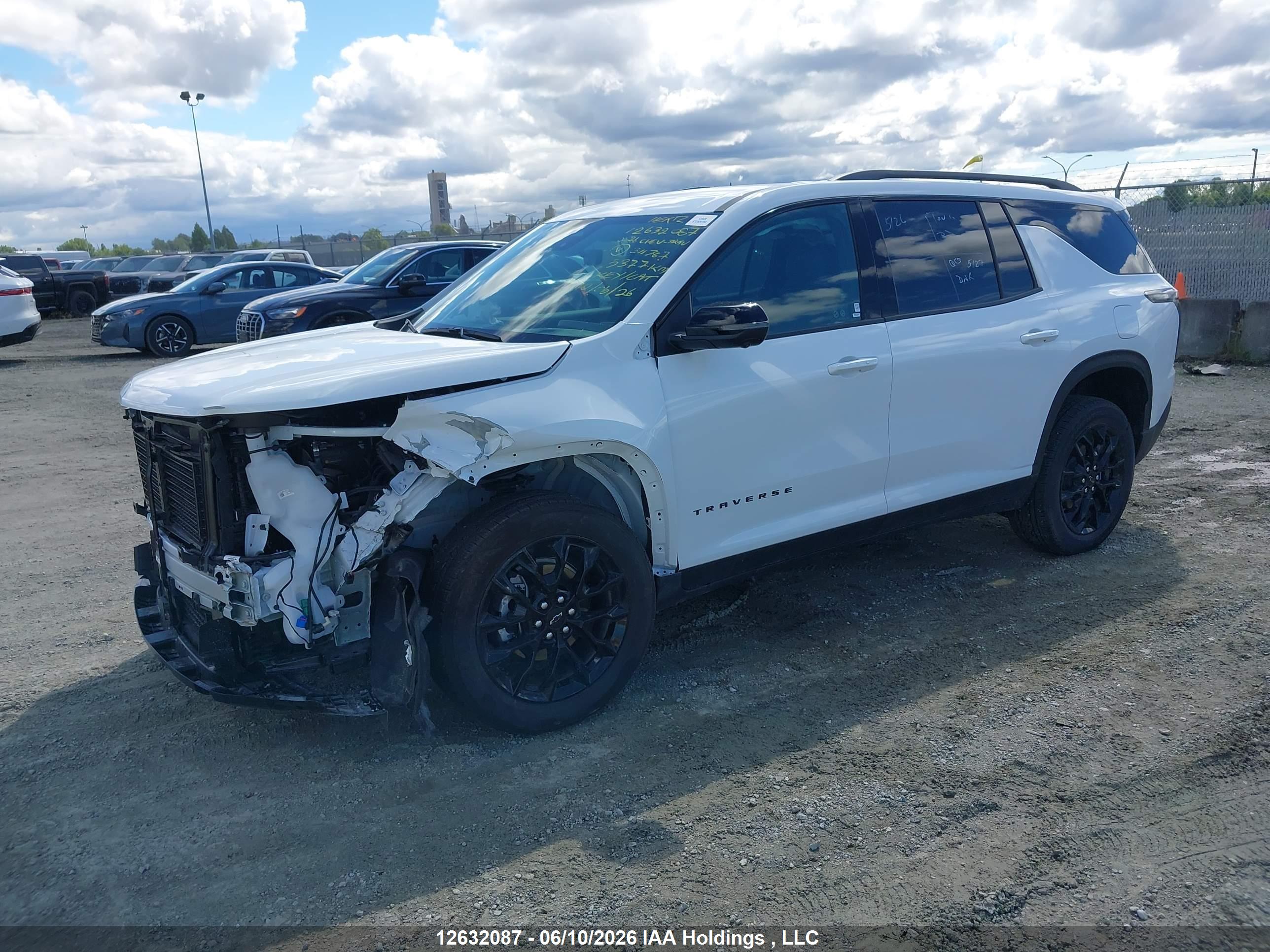 CHEVROLET TRAVERSE image 2