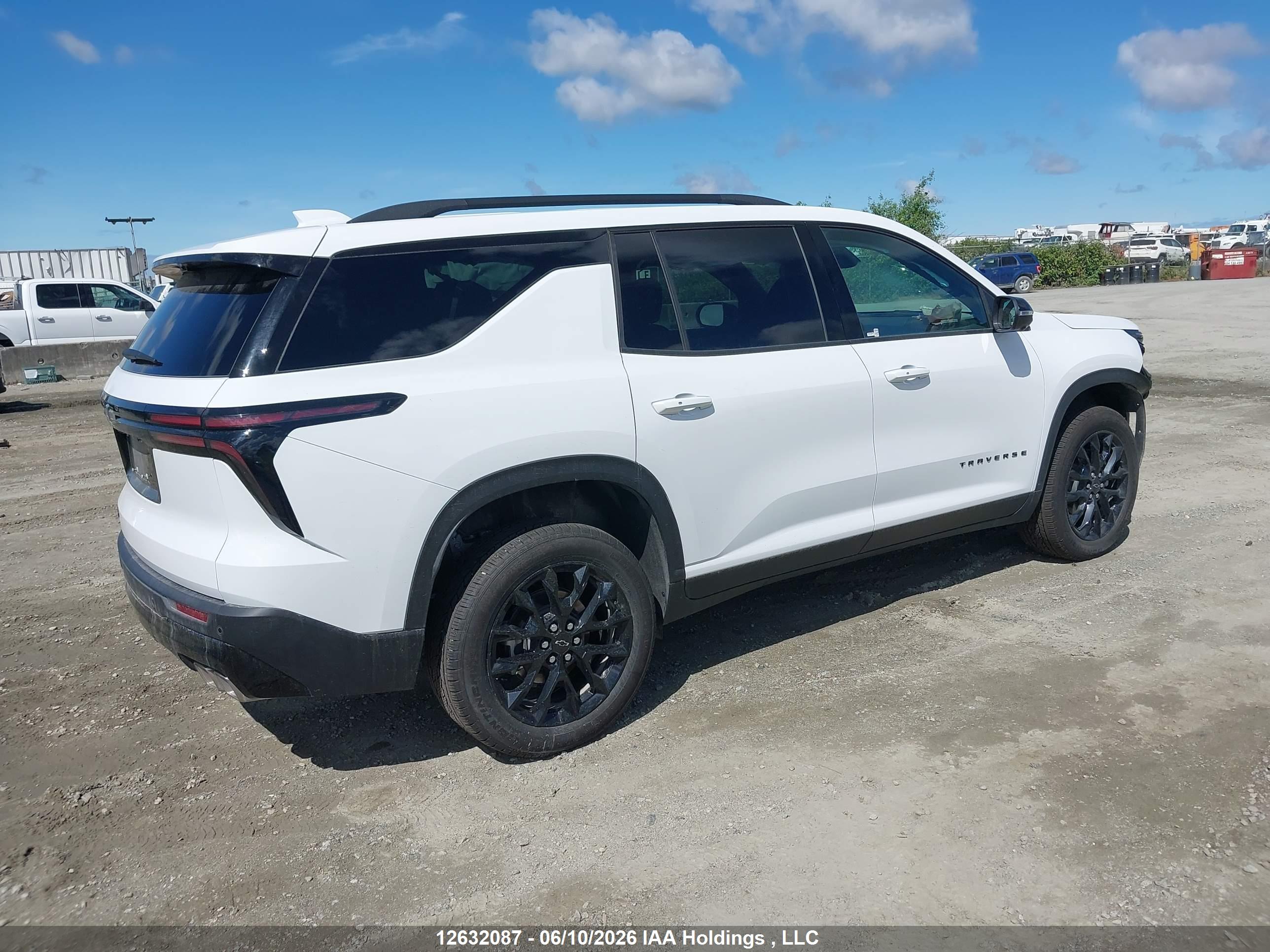 CHEVROLET TRAVERSE image 4