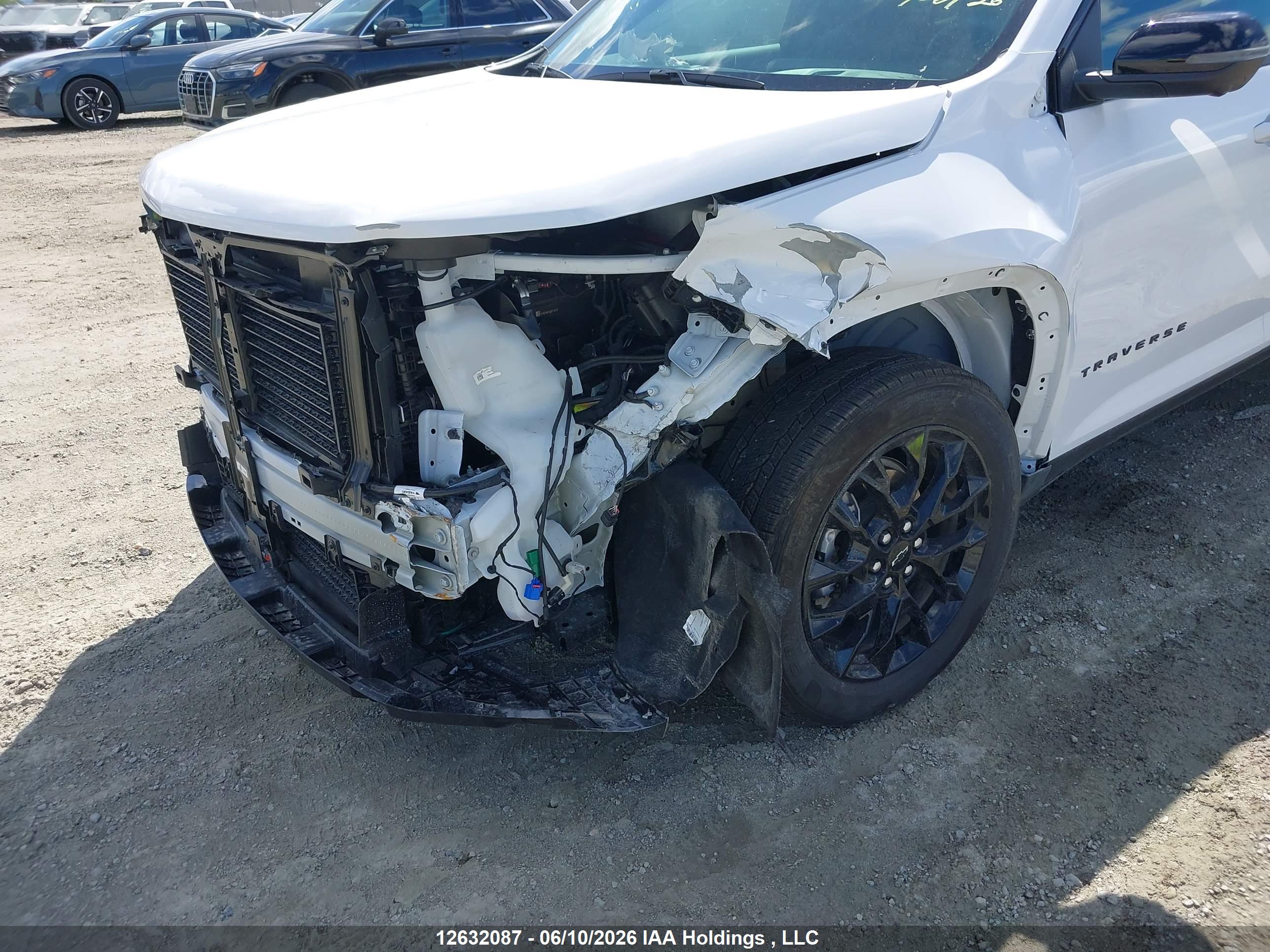 CHEVROLET TRAVERSE image 6
