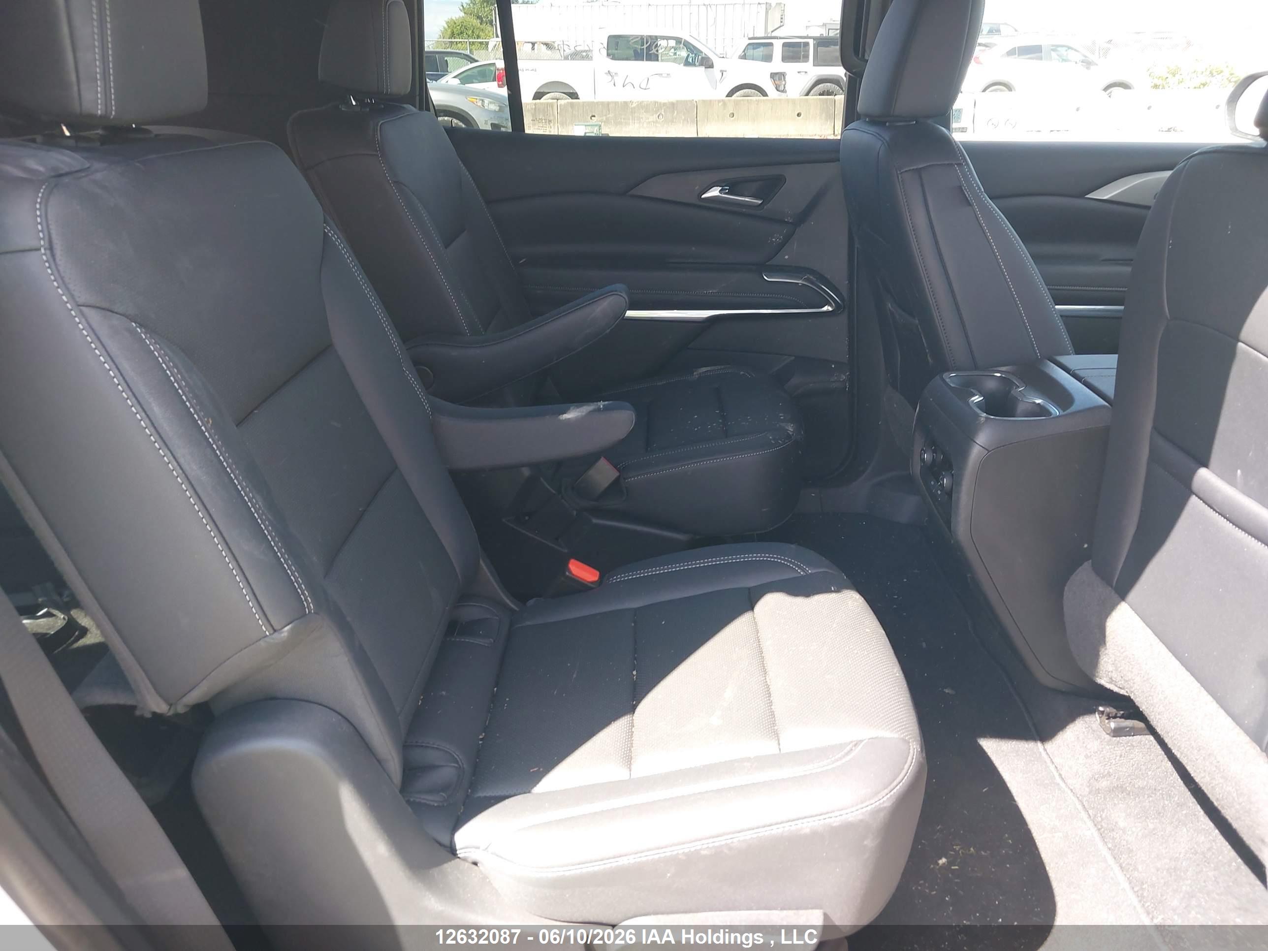 CHEVROLET TRAVERSE image 8