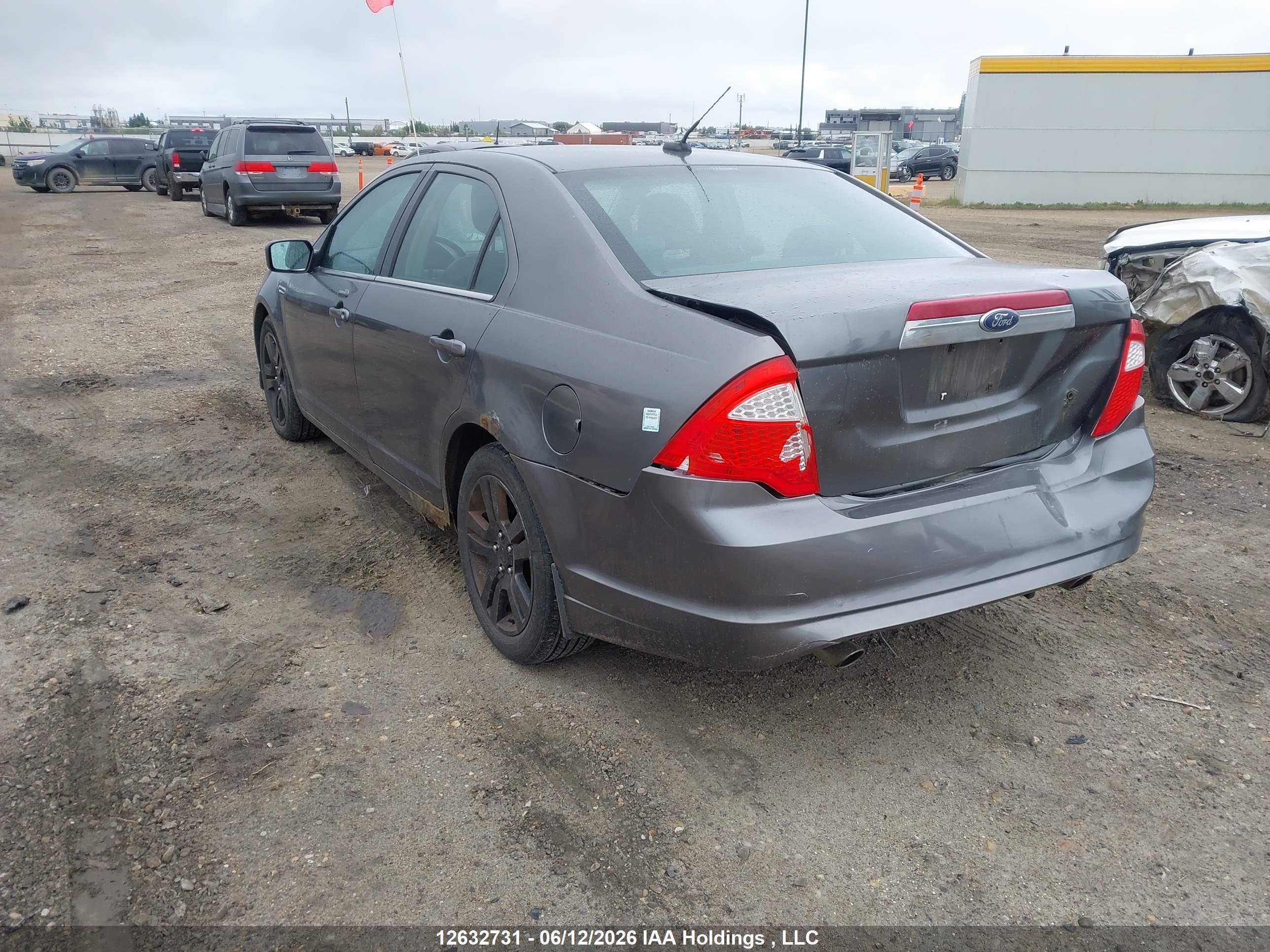 FORD FUSION image 3