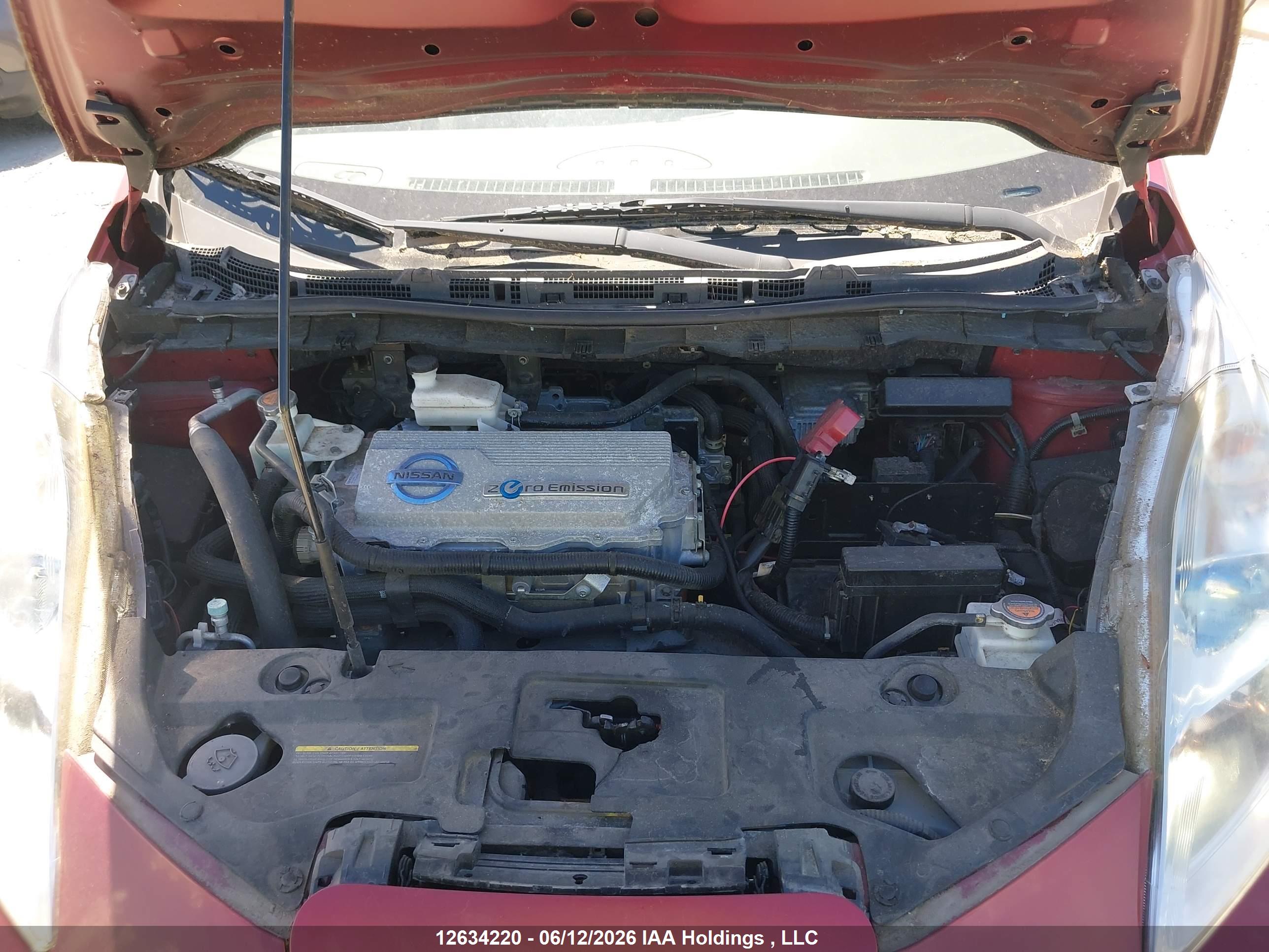 NISSAN LEAF image 10