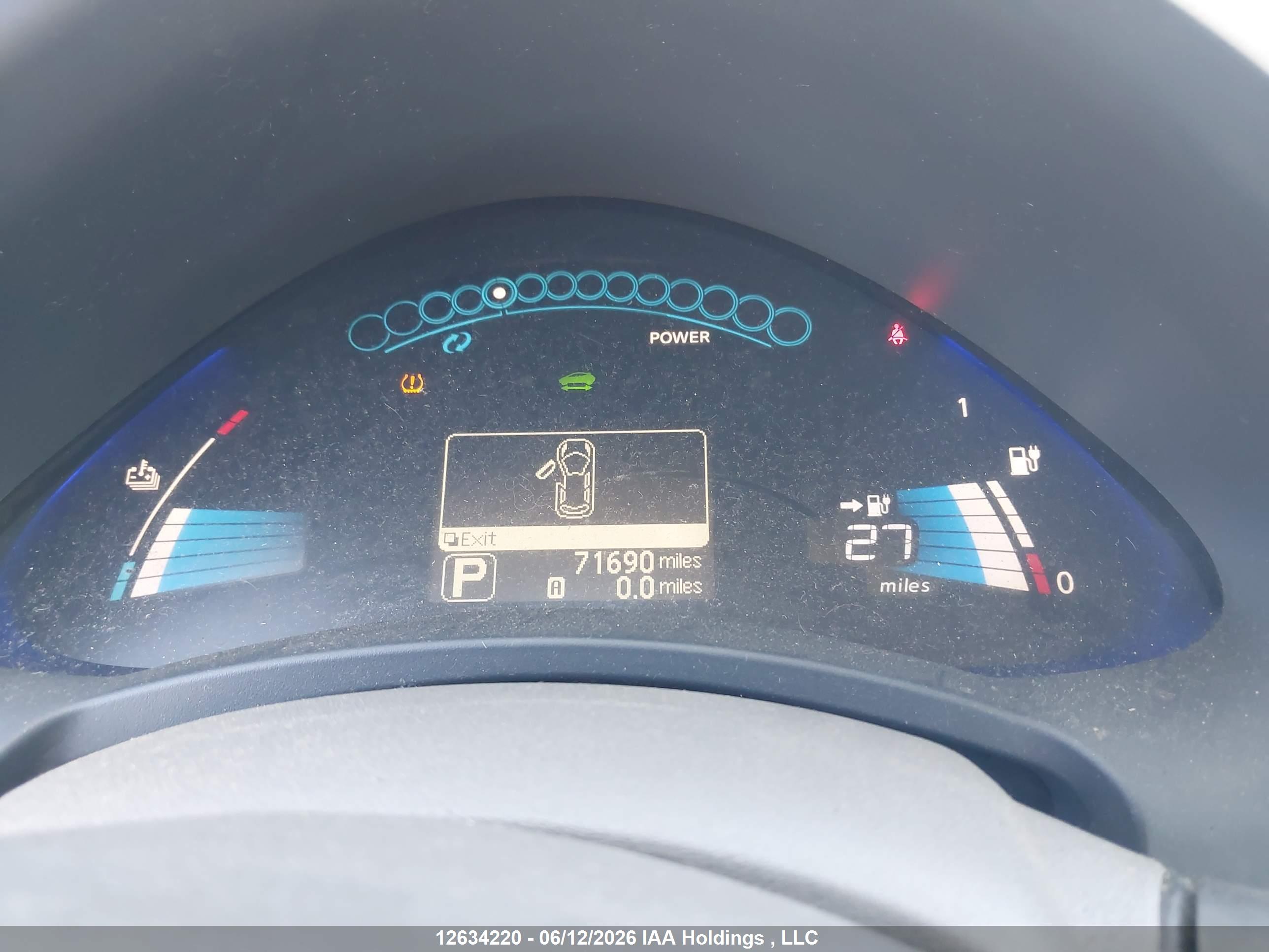 NISSAN LEAF image 7