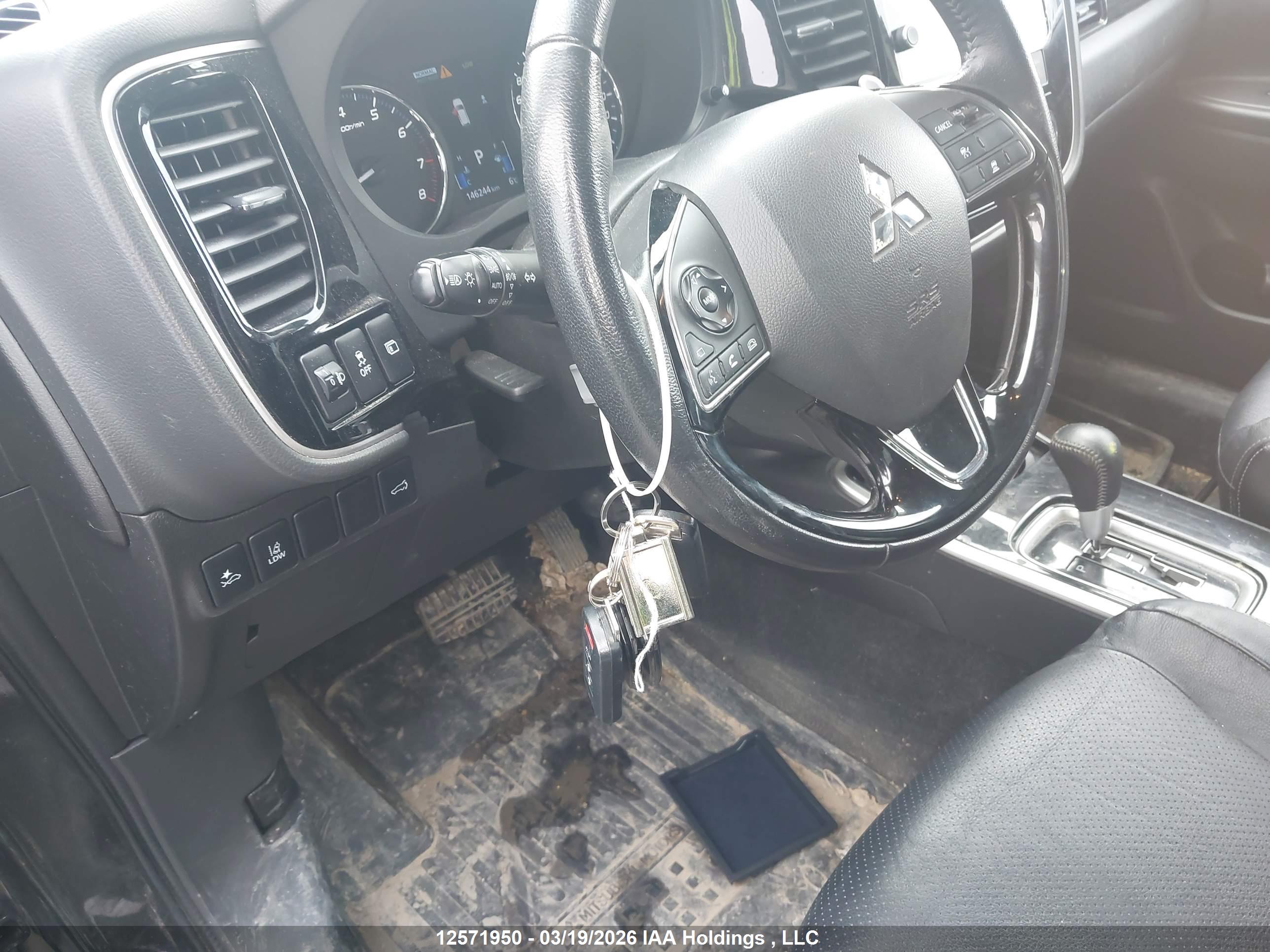 MITSUBISHI OUTLANDER image 11