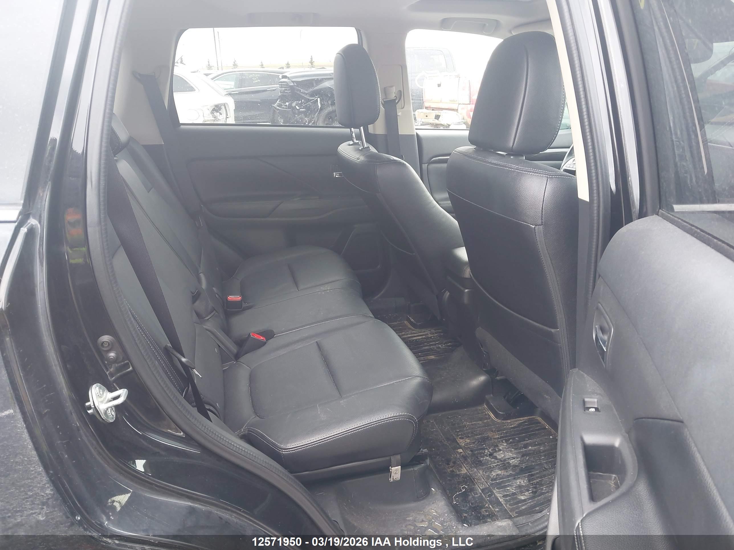 MITSUBISHI OUTLANDER image 8