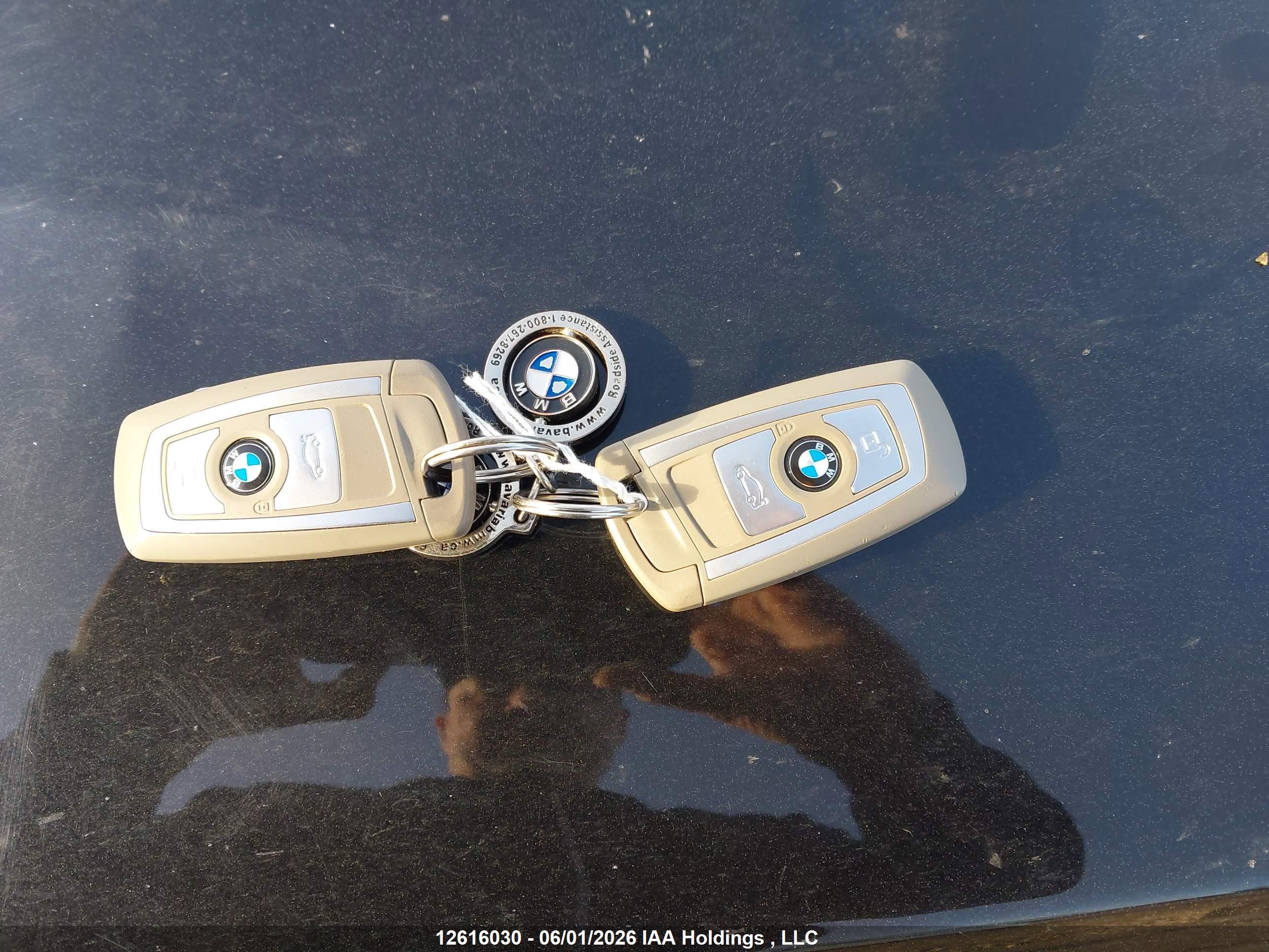 BMW 320I image 10