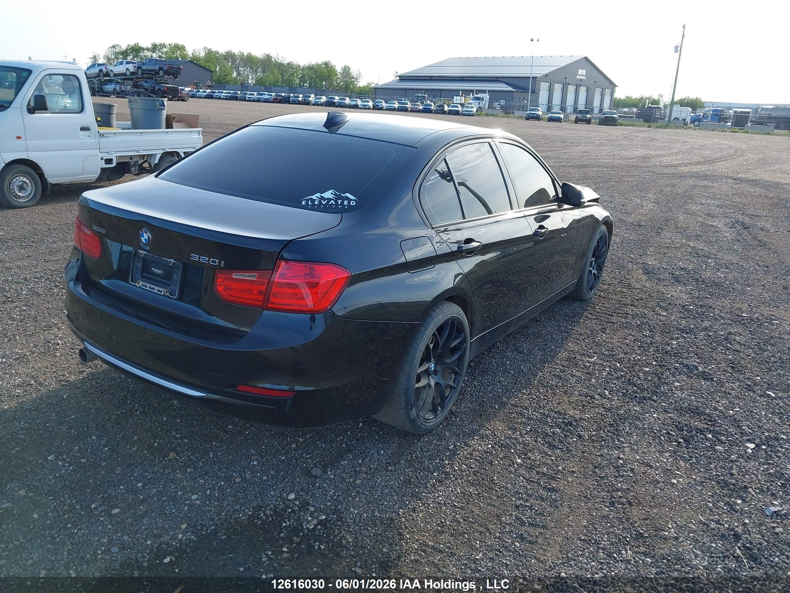 BMW 320I image 4