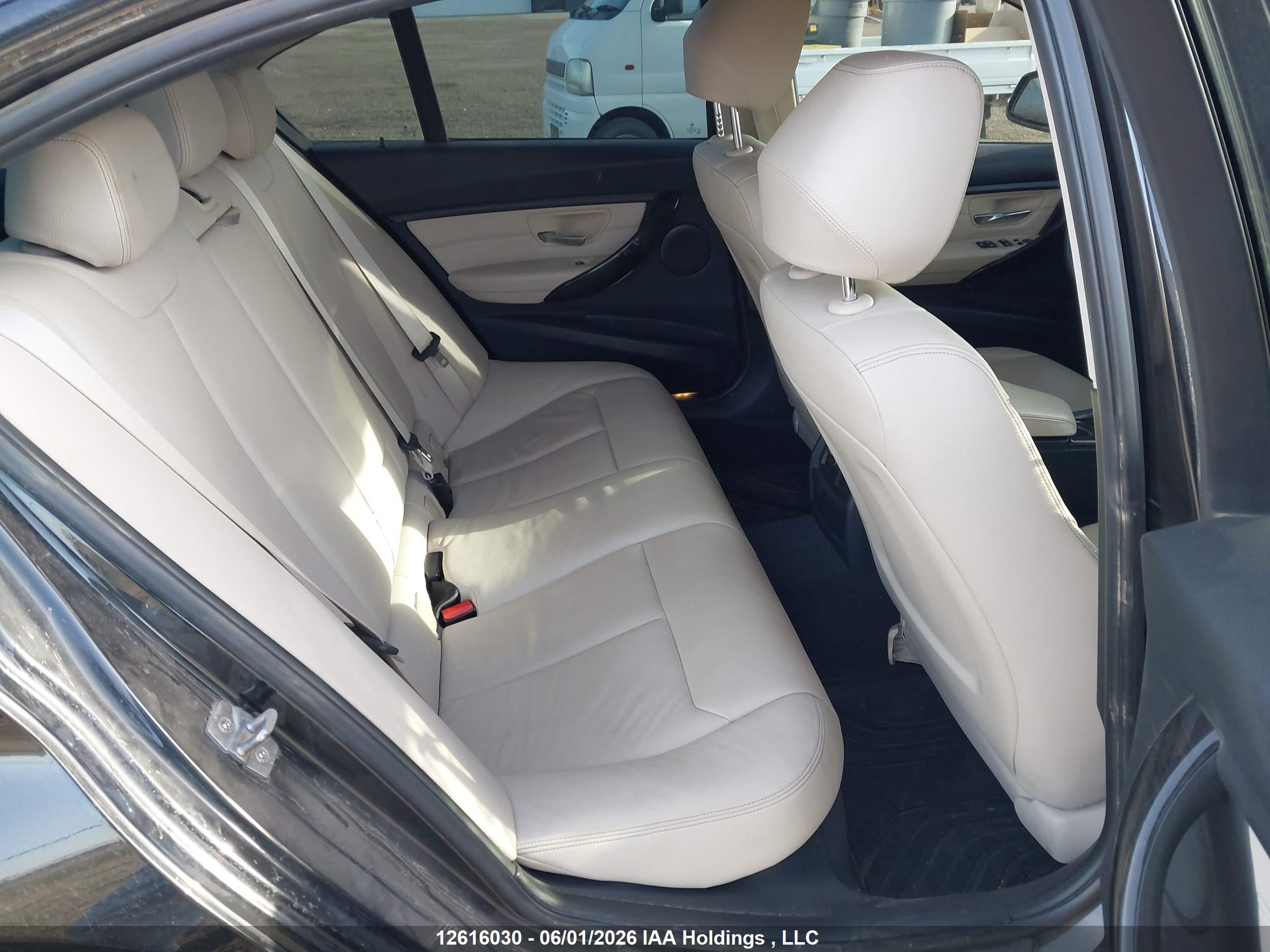 BMW 320I image 8
