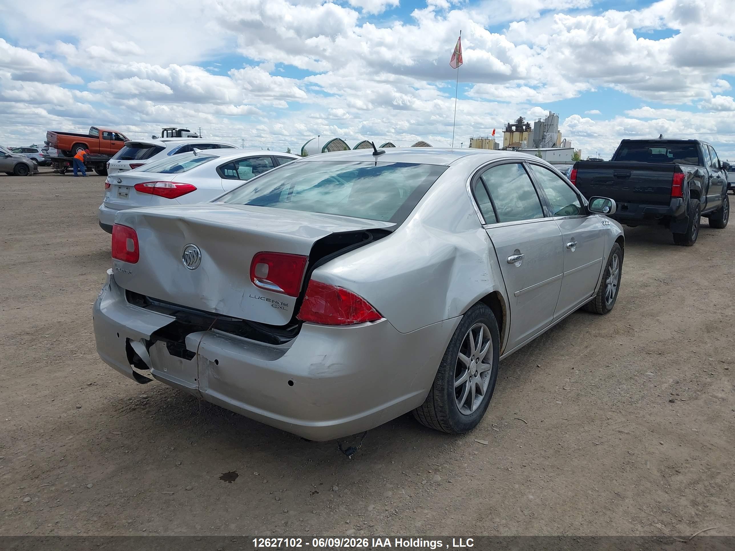 BUICK LUCERNE image 4