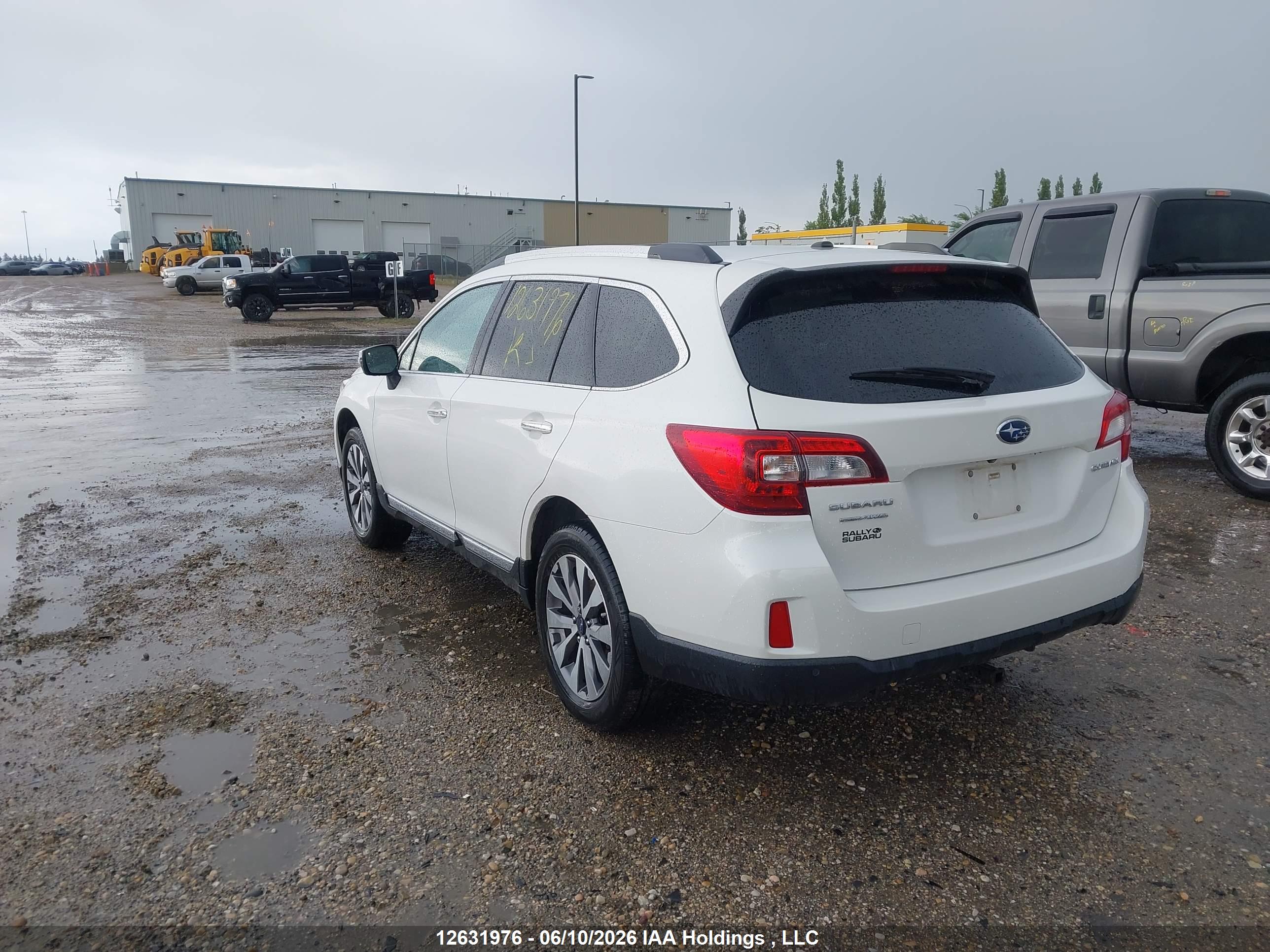 SUBARU OUTBACK image 3